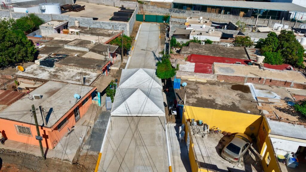 Gobierno de Mazatlán entrega pavimentación de la calle Bahía Ceuta, en la colonia Mazatlán III