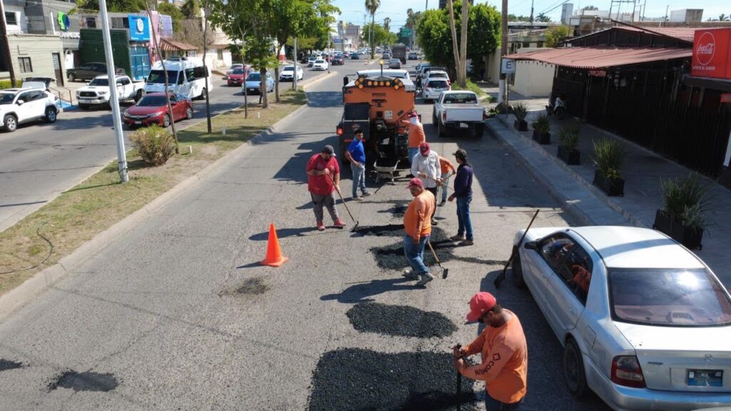 COMUN y Obras Públicas dan prioridad a las vialidades más transitadas con programa permanente de bacheo.