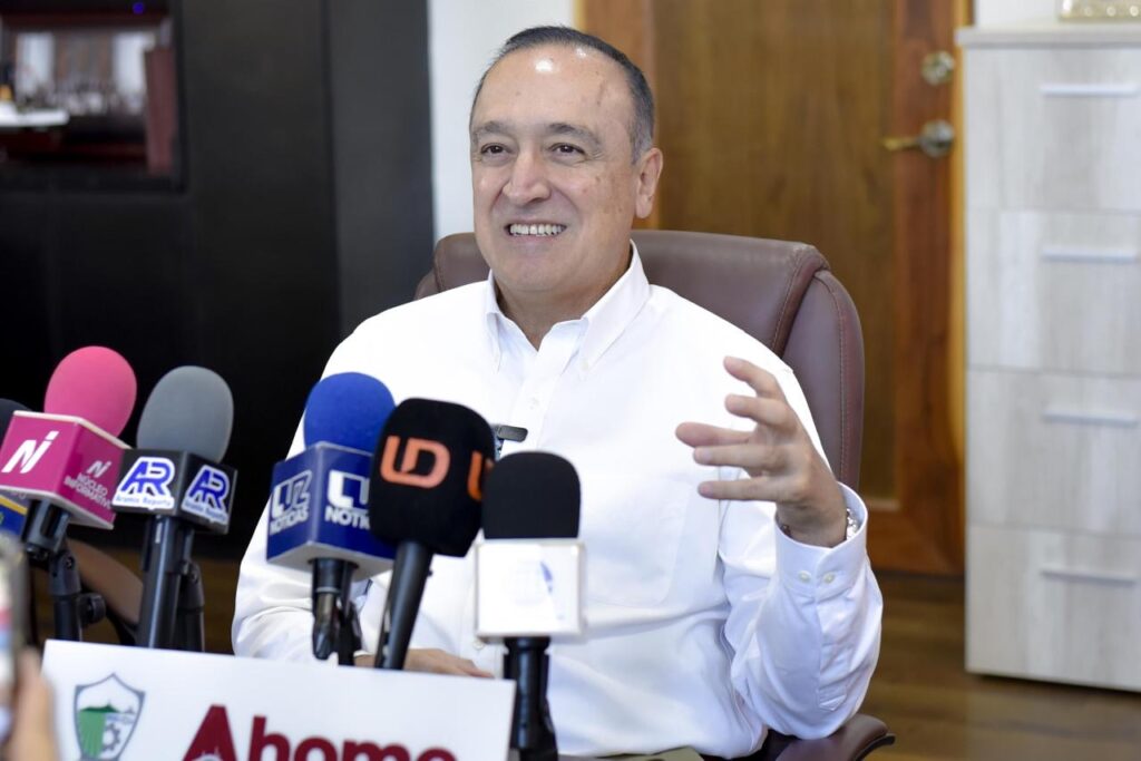 Mantiene Salud Ahome jornadas de hidratación y retiro de criaderos de moscos para evitar dengue y golpes de calor.