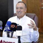 Mantiene Salud Ahome jornadas de hidratación y retiro de criaderos de moscos para evitar dengue y golpes de calor.
