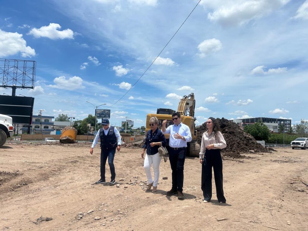 Secretario de Obras, Raúl Montero realizó junto con dirigentes de CMIC y CANACO recorrido por obras del puente Pedro Infante