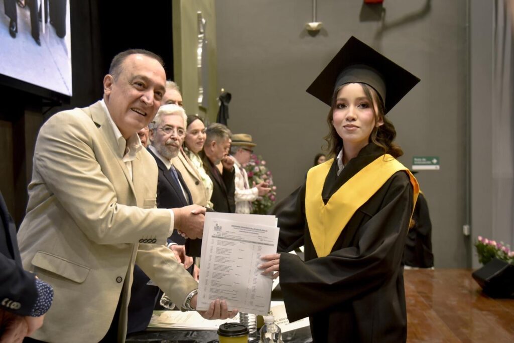 Ahome celebra a nuevas maestras y maestros egresados de la UPES.