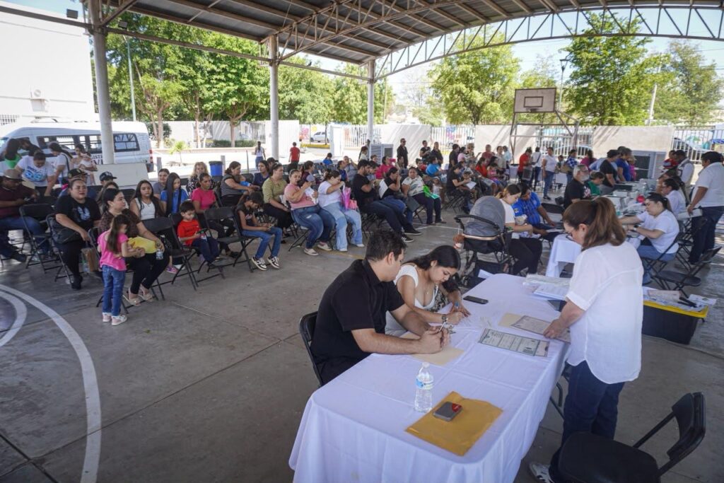 DIF Bienestar Culiacán y RENAPO expiden más de 400 documentos de registro civil durante jornada gratuita en la colonia CNOP