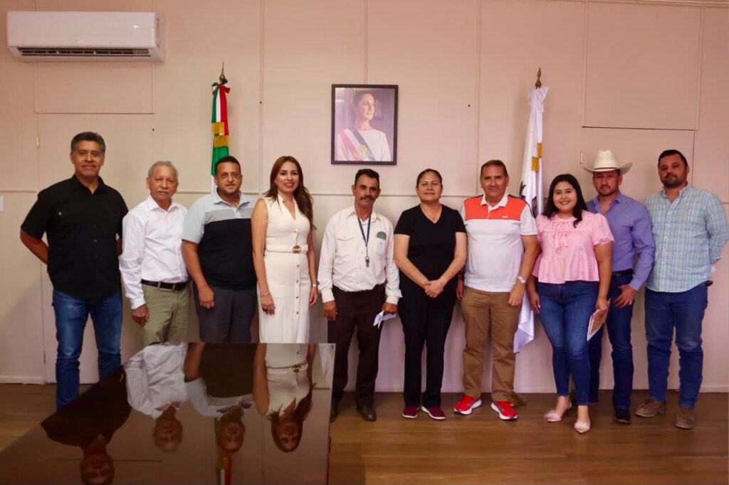 Minerva Osuna se reúne con el Comité Municipal de Charrería