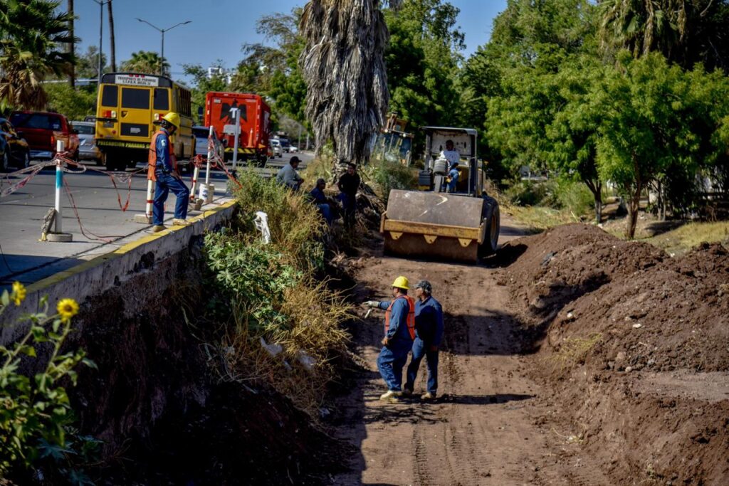 Ayuntamiento de Ahome actúa conforme a la ley para mitigar riesgos en Dren Cañero.