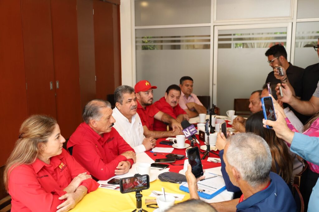 Fernando García admite pendientes en seguridad y combate a la corrupción; presenta a Jaime Quiñones como nuevo cuadro del PT
