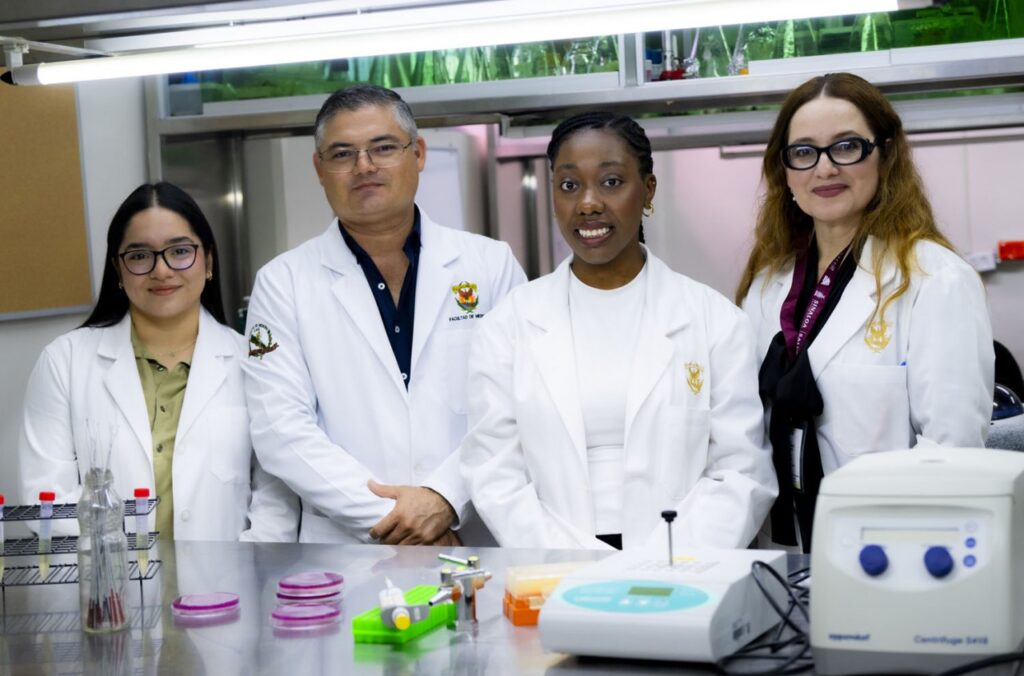¡La medicina no tiene fronteras! Estudiantes de Canadá y Brasil viven la experiencia de la investigación en la UAS; estudian el impacto de la bacteria E. coli