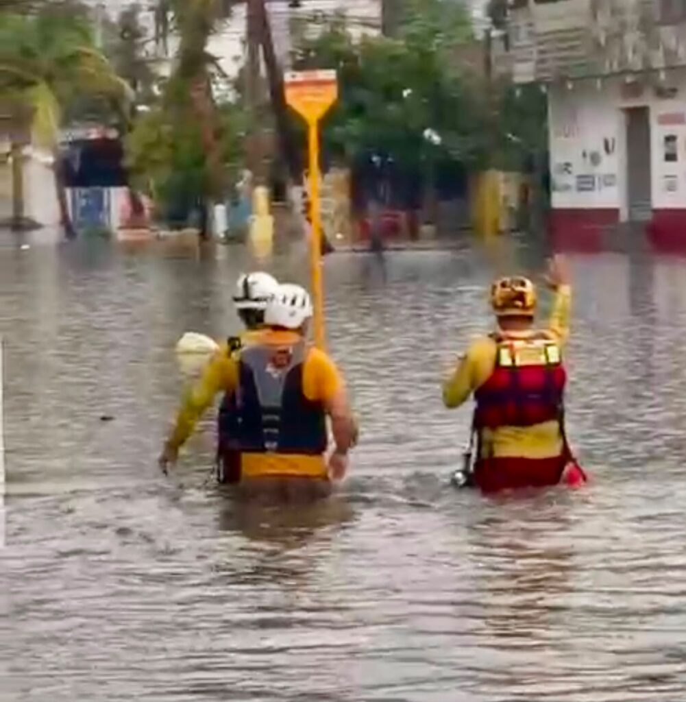 Protección Civil y SSPM mantienen atención permanente tras las lluvias registradas en Mazatlán
