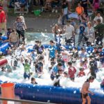 Aqua Fest y Bazar Bienestar Integral reúnen a cientos de familias en una refrescante tarde de diversión en Las Riberas