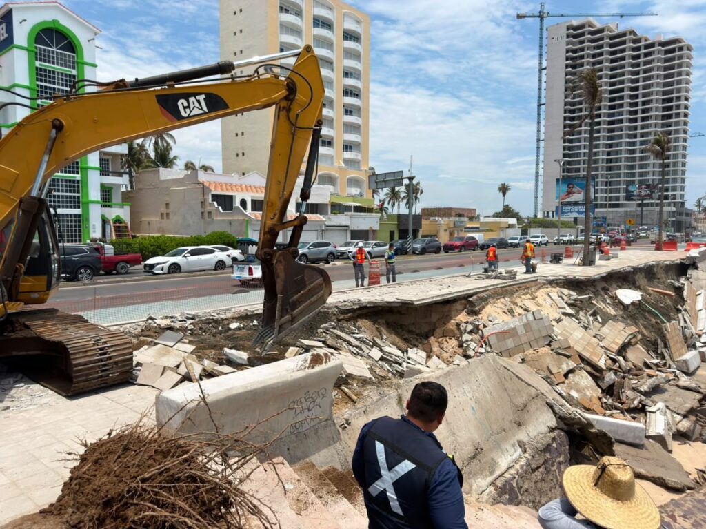 Continúan los trabajos de rehabilitación en el tramo colapsado del malecón de Mazatlán