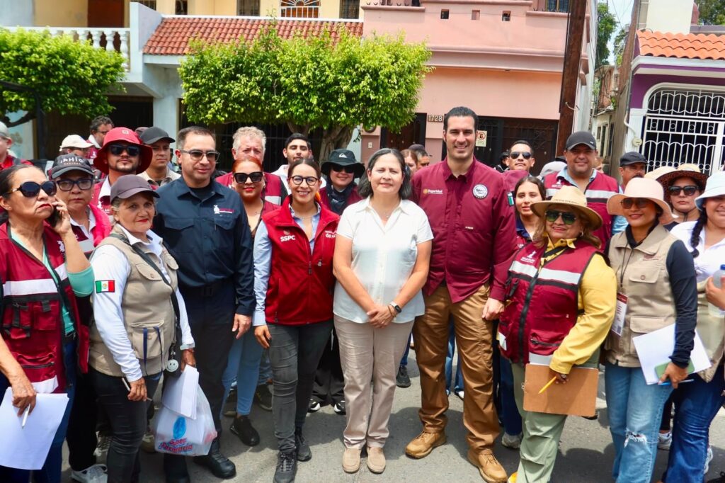 Recorren Miguel Torruco Garza y Minerva Osuna la colonia Montuosa para llevar apoyos y atención directa a las familias