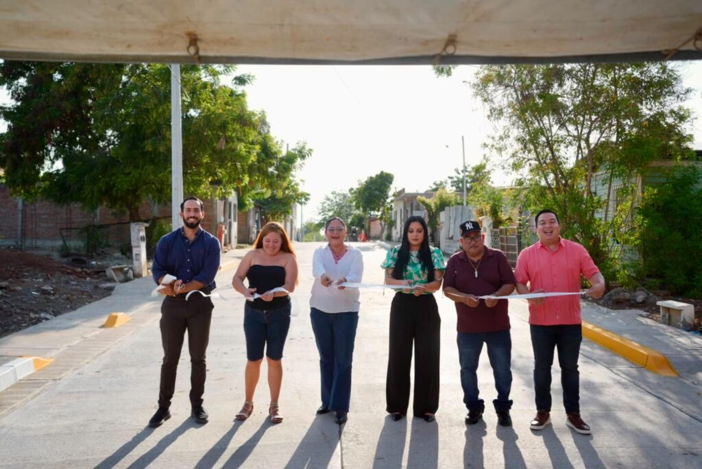 Gobierno de Mazatlán entrega nueva calle pavimentada y redes hidrosanitarias en Villa Tutuli