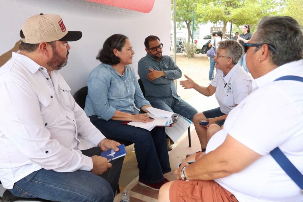Atiende Gobierno de Mazatlán de manera directa a familias de Pradera Dorada con “Contigo Mazatlán”
