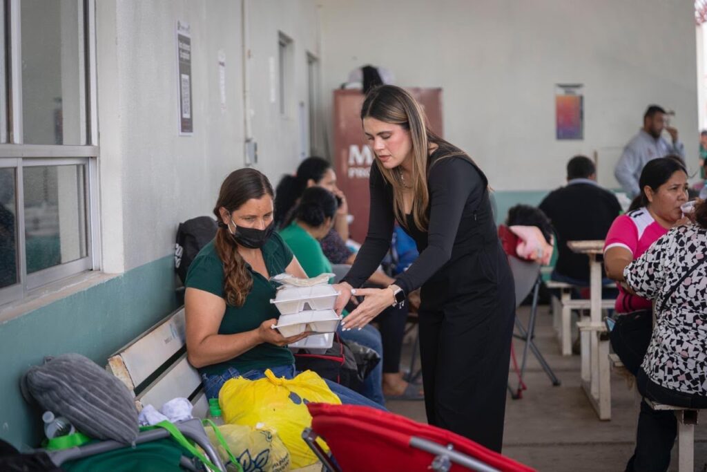 Ana Míriam Ramos lleva apoyo y solidaridad a familias del Hospital de la Mujer