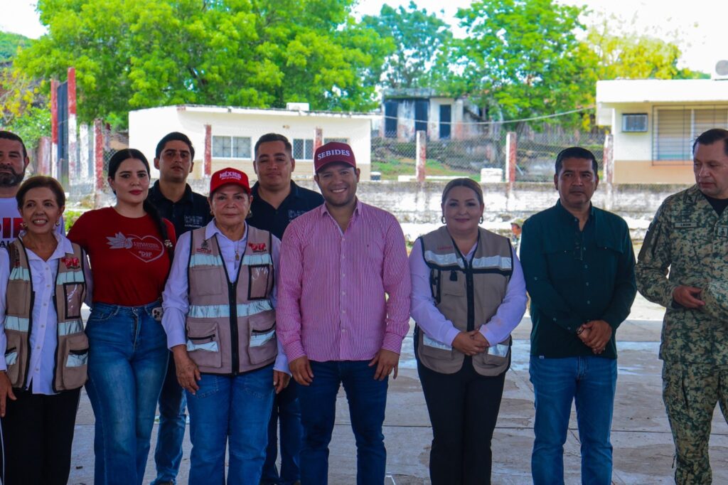 Familias de comunidades indígenas de Concordia y Cosalá reciben apoyos y atención médica integral