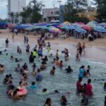 Turistas disfrutan del verano en Mazatlán