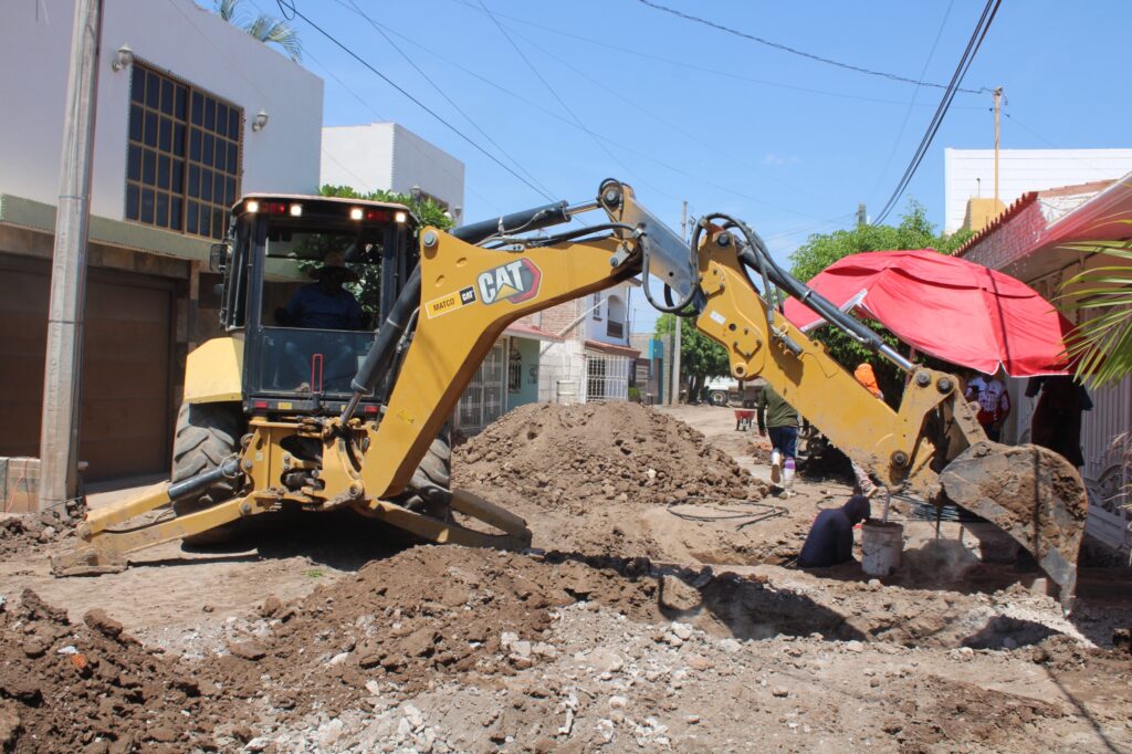 Alcalde Jorge Rosario Bojórquez pone en marcha rehabilitación de redes de agua potable y drenaje sanitario en la colonia El Rincón