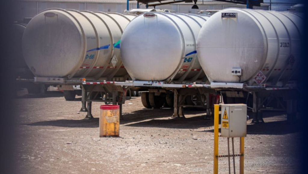 FGR acusa que empresa vinculada a Ernesto Ruffo importó más de seis veces el combustible que tenía autorizado