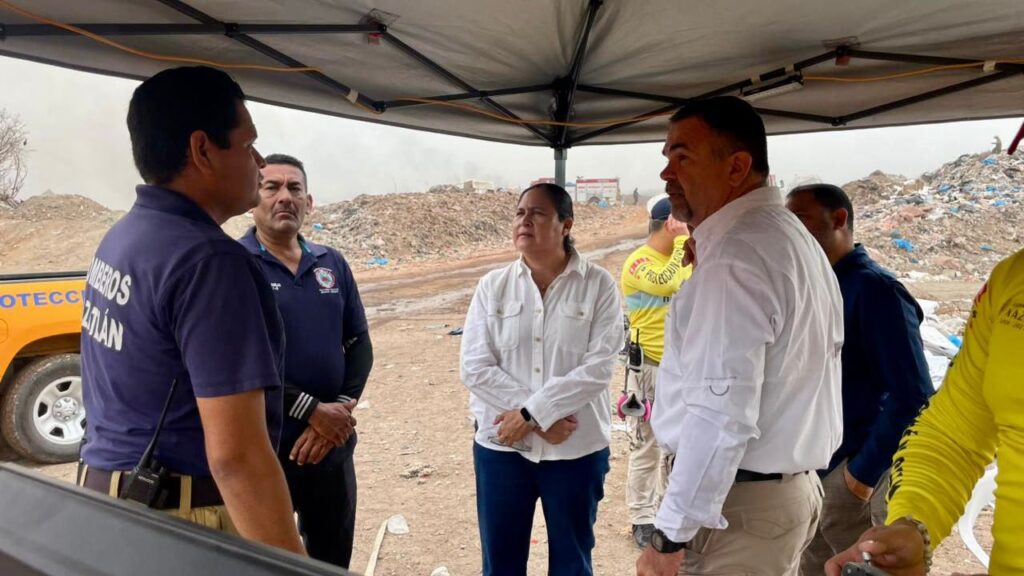 Minerva Osuna supervisa labores de contención del incendio en el Basurón Municipal
