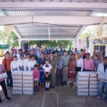 Ana Miriam Ramos encabeza entrega de agua purificada a vecinos de la sindicatura Baila