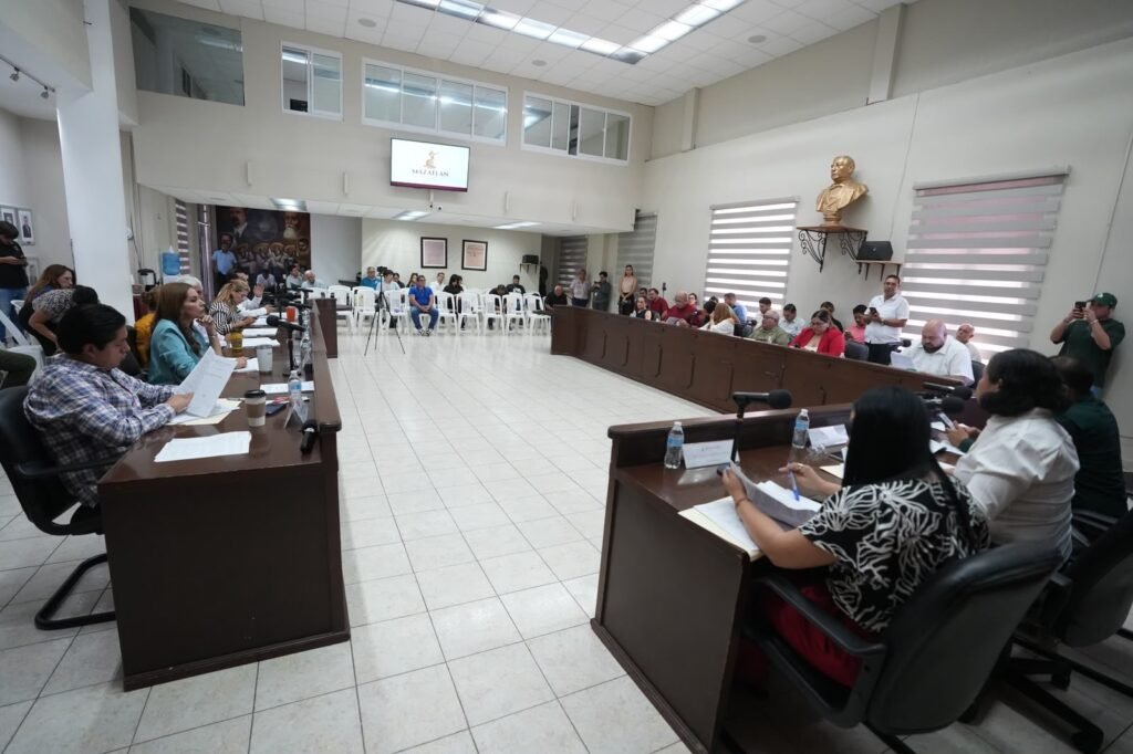 Cabildo de Mazatlán aprueba convocatorias y acuerdos en beneficio de diversos sectores