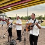 Trío Azteca Culiacán llena de buena música y romanticismo el Parque Acuático