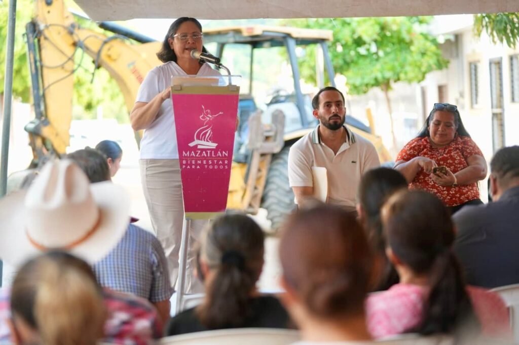 Gobierno de Mazatlán inicia dos obras de pavimentación en Rincón de Urías y Sinaloa