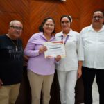 Minerva Osuna reconoce a 21 nuevos profesionistas de la salud al concluir su pasantía en el Hospital Municipal