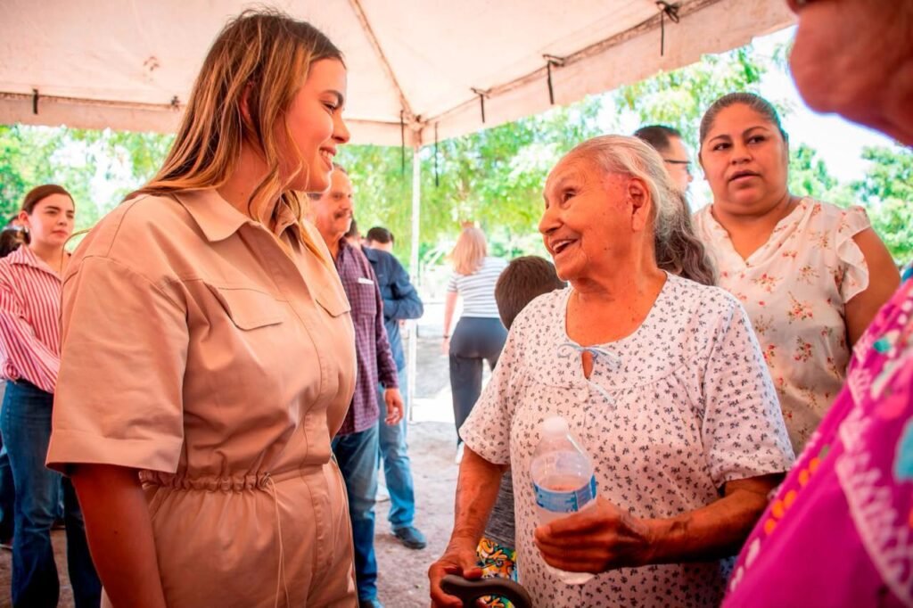 Ana Miriam Ramos Villarreal da banderazo de inicio de pavimentación en la sindicatura de Costa Rica