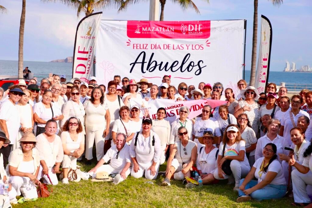 Gobierno Municipal de Mazatlán inicia festejos por el Día de las y los Abuelos con la caminata “Huellas de Vida”