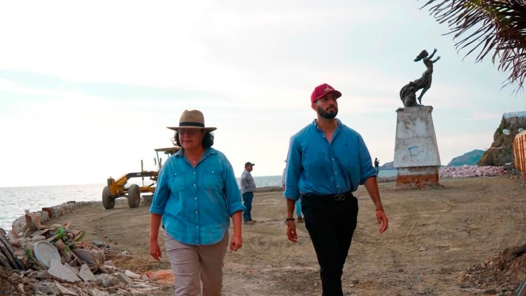 Minerva Osuna supervisa obras de remodelación de la Carpa Olivera y La Mujer Mazatleca