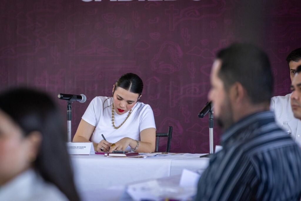 Atiende Ana Míriam Ramos Villarreal peticiones de habitantes de Quilá durante novena sesión de Cabildo Abierto