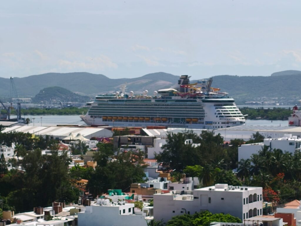 Arriba a Mazatlán el crucero “Navigator of the Seas”, con más de 3,800 visitantes