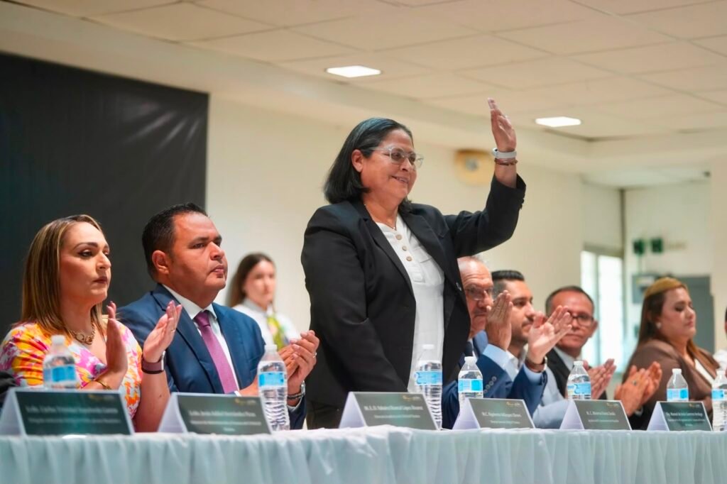 Minerva Osuna acompaña a jóvenes egresados de CONALEP Mazatlán