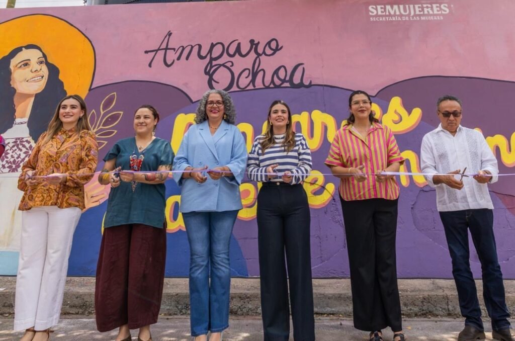 Develan mural en honor a la cantante Amparo Ochoa, “La voz de México”