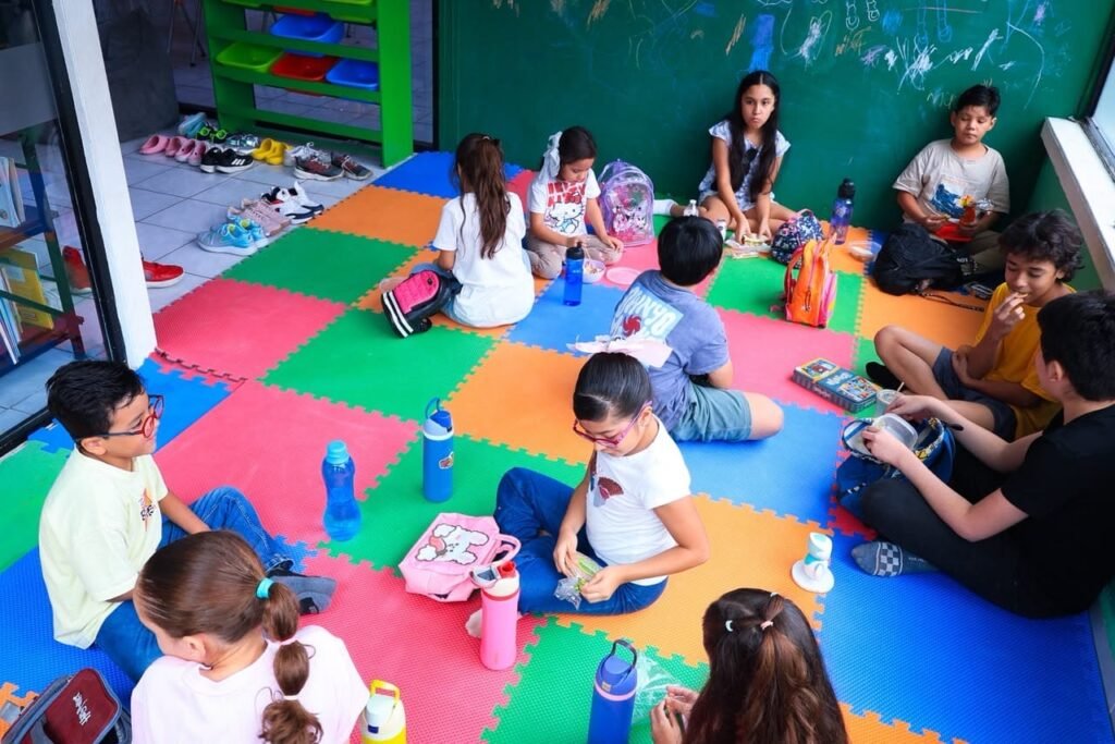 Niñas y niños dan vida a sus propios superhéroes en curso de verano de Cultura Culiacán