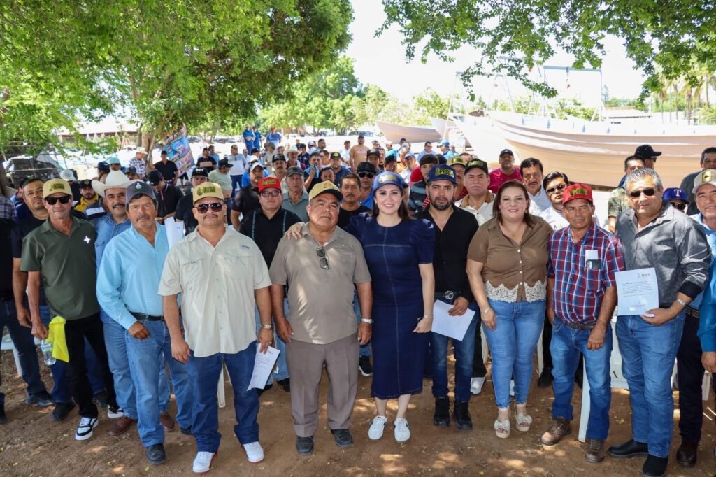 Entregan 40 embarcaciones menores a pescadoras y pescadores de cuatro municipios de Sinaloa