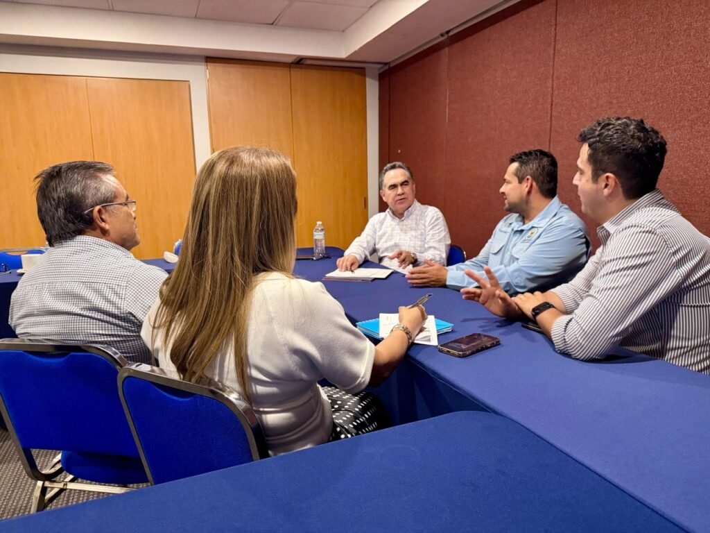 Realizan encuentro el Rector Jesús Madueña y líderes del SUNTUAS; analizan el avance de las gestiones para cumplir con los derechos laborales