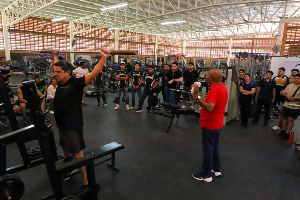 CAPACITACIÓN EN LANZAMIENTOS FORTALECE LA PREPARACIÓN DE ENTRENADORES EN SINALOA: SOFIO ZAZUETA