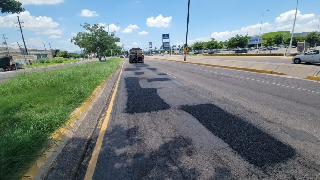 Ayuntamiento refuerza el bacheo para mejorar la movilidad y prevenir incidentes