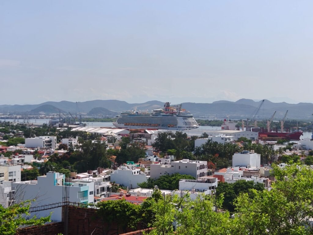 Mazatlán consolida su liderazgo en el turismo naviero con la llegada del “Navigator Of The Seas”