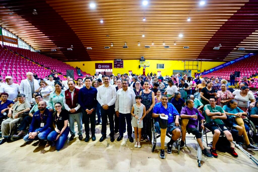 Secretaría de Salud y Beneficencia Pública entrega apoyos de salud visual, auditiva y motriz a personas en situación de vulnerabilidad