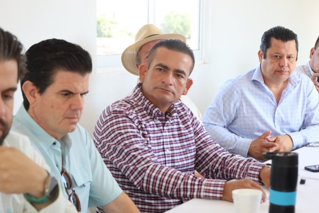 Alcalde fortalece diálogo con el sector acuícola de Navolato para impulsar soluciones y desarrollo