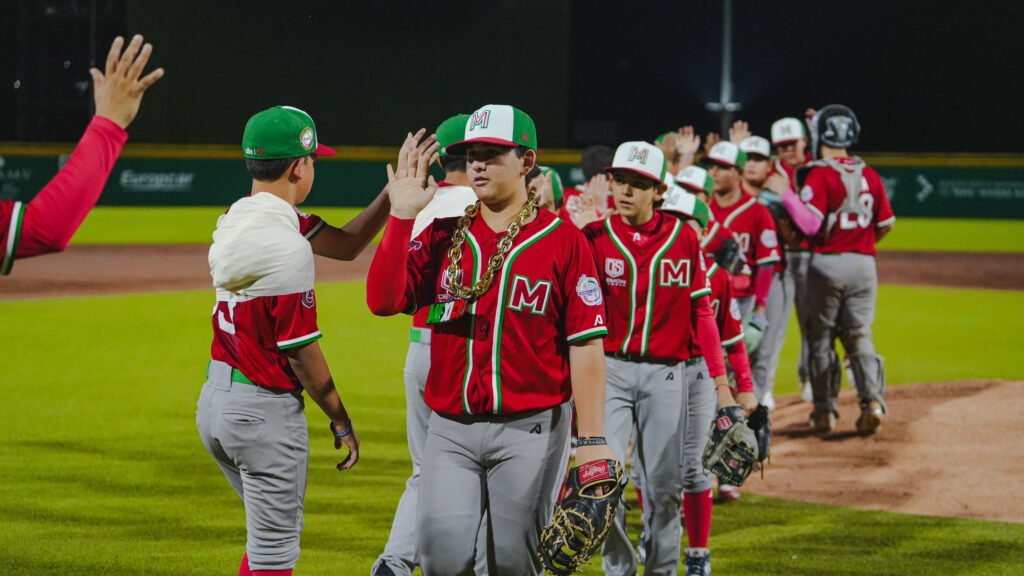 Figueroa hace historia y los Tomateritos debutan con triunfo en la Serie del Caribe Kids