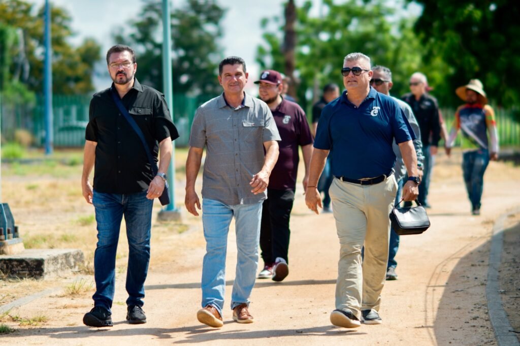 ISDE Y TOMATEROS COORDINAN TRABAJOS PARA ALISTAR CAMPOS DE BÉISBOL DEL CAR