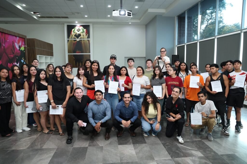 Más de 800 jóvenes sinaloenses han sido capacitados en oficios de manera gratuita por el Gobierno del Estado