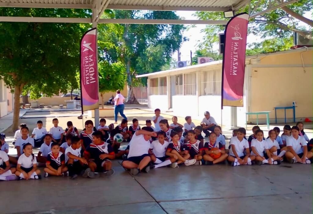 Gobierno de Mazatlán acerca el handball a más de 110 estudiantes de comunidades rurales