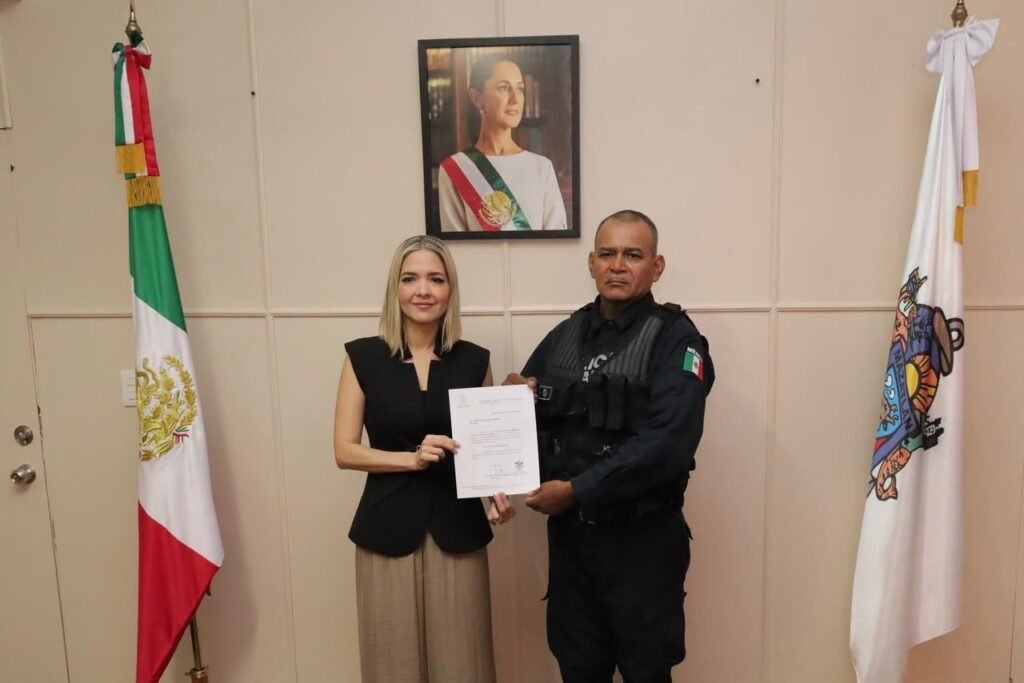 Estrella Palacios entrega nombramiento a Gabino Ulises Jacobo Guerrero como nuevo Secretario de Seguridad Pública