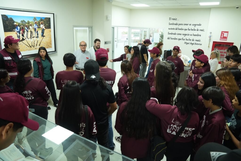 Recibe Congreso del Estado a jóvenes del programa “Las y los Jóvenes Unen al Barrio” para fortalecer su conocimiento y participación ciudadana