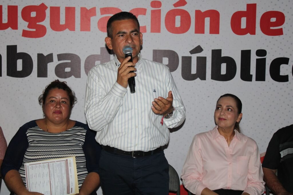 Cumple Jorge Bojórquez una petición histórica de las familias de Limontita